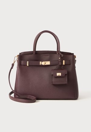 Dunkelbraune, strukturierte Ledertasche mit oberen Griffen, goldfarbenem Verschluss, abnehmbarem Riemen und kleiner angebrachtem Täschchen vorne.