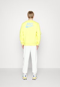 Nike Sportswear Sweatshirt - yellow