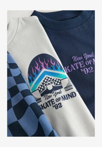 Valittu, grey blue skate