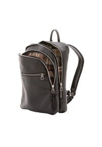 Sac à dos en cuir noir avec deux compartiments zippés, intérieur doublé en tartan, extérieur texturé et bretelles réglables. Accents en métal argenté.