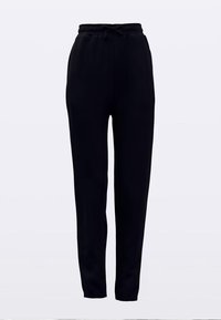 Fekete joggingnadrág elasztikus derékszalaggal és húzózsinórral. Puha, sima tapintású anyagból készült, bokánál szűkülő fazon.