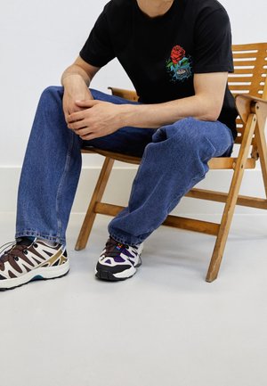 T-shirt con stampa - black