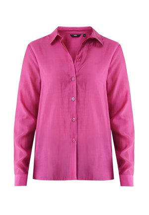 Růžová košile s dlouhým rukávem vyrobená z hladké látky, s předním zapínáním na knoflíky, špičatým límcem a mírně uvolněným střihem.