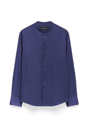 Camicia a maniche lunghe blu navy con colletto alla mandarino e chiusura con bottoni frontali. Tessuto testurizzato con un motivo sottile. Orlo dritto.