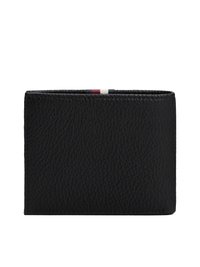 Carteira de couro preto com um acabamento texturizado, apresentando um design horizontal e tons sutis na parte superior, incluindo riscas em vermelho, branco e azul.