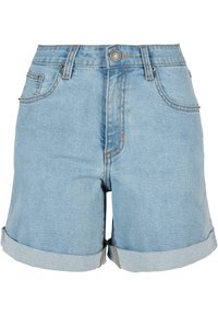 Shorts de mezclilla azul claro con cintura alta, dobladillos enrollados, cierre de botón metálico y cuatro bolsillos con detalles de costura visibles.