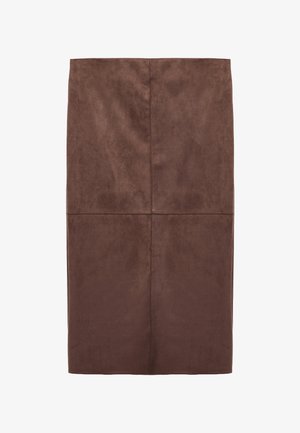 Falda lápiz de ante sintético marrón con textura suave, de longitud hasta la rodilla, que presenta un diseño sencillo y sin hardware ni adornos visibles.