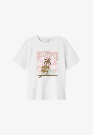 Bílý bavlněný tričko s grafickým potiskem palem, vln a textu "DOBRÉ ČASY" v růžových a zlatých tónech. Krátké rukávy.
