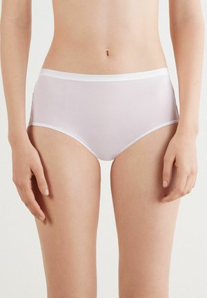 Witte hipsteronderbroek gemaakt van gladde stof met een zachte tailleband. Heeft doorschijnende zijpanelen en een klassieke snit.