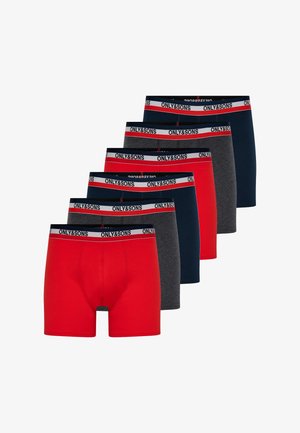 Sześć męskich bokserek w naprzemiennych kolorach: czerwonym, granatowym i ciemnoszarym, z gumkami w pasie ozdobionymi napisem „ONLY&SONS” w białe, czerwone i granatowe paski.