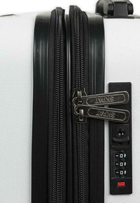 SKPAT CABINA  - Trolley - blanco milk