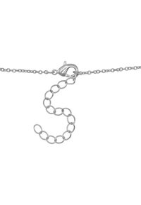 Silberne Kettenarmband mit ovalen Gliedern, einem dekorativen Karabinerverschluss und einem verdrehten Abschnitt, der eine S-Form bildet.