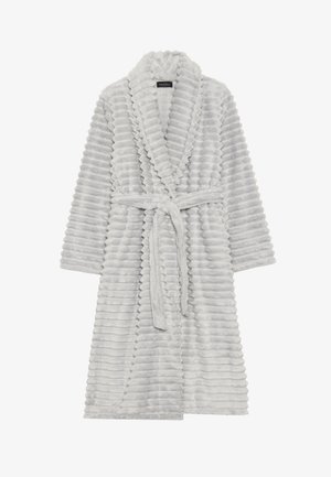 Lys grå, stribet plys badekåbe med sjalskrave og bælte. Har blødt, struktureret stof med et bølget mønster hele vejen igennem.