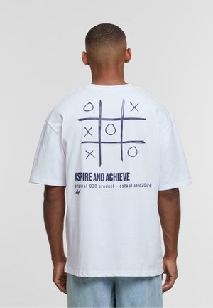 TICTACTOE - Print T-shirt - brightwhite