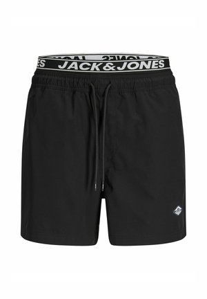 Schwarze Herren-Badeshorts mit elastischem Bund und Kordelzug, mit weißem "JACK & JONES"-Logoschriftzug und kleinem Logo-Patch am Bein.
