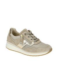 Beige Wildleder-Sneaker mit metallischen Akzenten, runder Zehenpartie, strukturierten Einsätzen, Schnürdesign und gepolsteter Sohle. Verfügt über einen seitlichen Reißverschluss für einfachen Zugang.