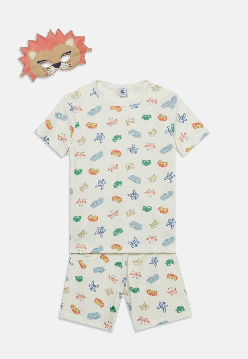 Ensemble blanc pour enfant comprenant une chemise à manches courtes et un short avec des imprimés colorés de visages d'animaux et de masques, accompagné d'un masque de sommeil marron avec un visage de lion.