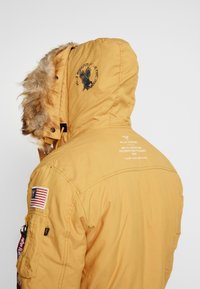 Alpha Industries POLAR UNISEX - Parca - wheat