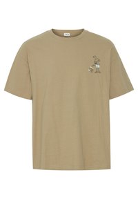 Beige t-shirt lavet af bomuld, med kortærmet design og et grafisk motiv af en person, der vander blomster på venstre brystområde.