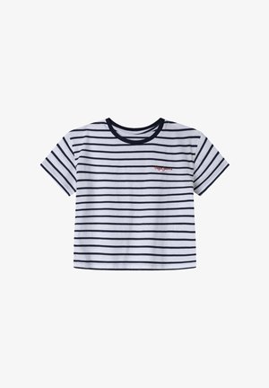 Kratki rukav uski crop top u bijeloj boji s mornarskim horizontalnim prugama, s okruglim izrezom i malim crvenim izvezenim logom na prsima.
