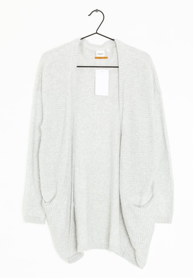 Cardigan tricoté léger gris clair avec une fermeture ouverte, des manches longues et deux poches latérales. Tissu texturé, coupe légèrement surdimensionnée.