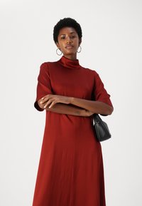 DRYKORN SEIRAH - Dnevna haljina - red