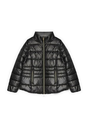 Czarna pikowana kurtka z błyszczącym wykończeniem, z wysokim kołnierzem, pionowymi przeszyciami oraz dwoma bocznymi kieszeniami na zamek. Pełne zapięcie na zamek z przodu.