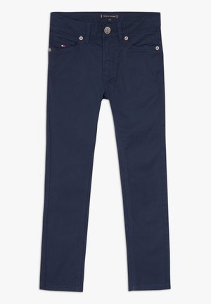 Pantalons en coton bleu marine, coupe droite, design à cinq poches, fermeture à bouton en métal, détails de couture discrets, texture lisse.