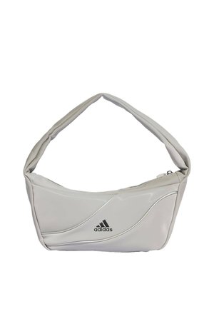 Pequeña bolsa blanca de Adidas para llevar al hombro con un diseño curvado y cierre de cremallera en la parte superior.