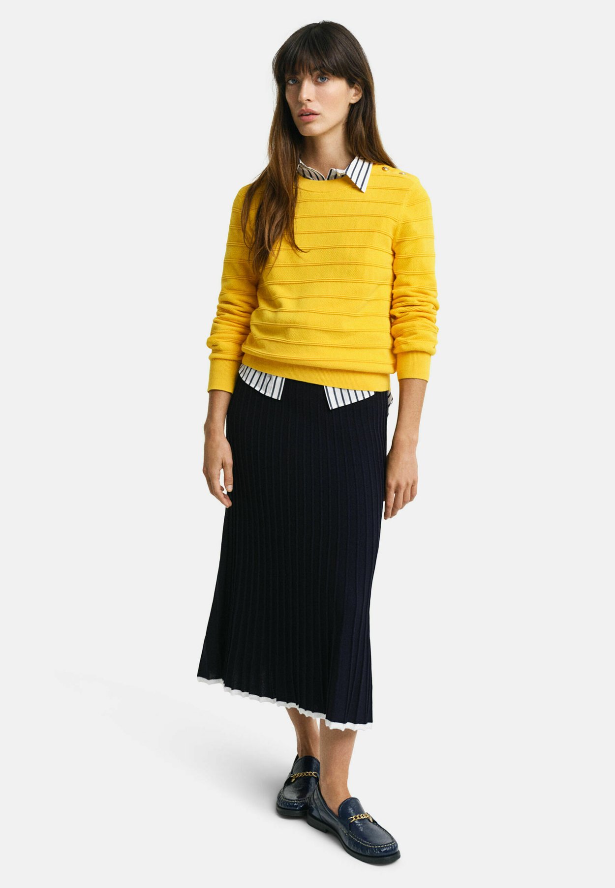 TEXTURED C NECK