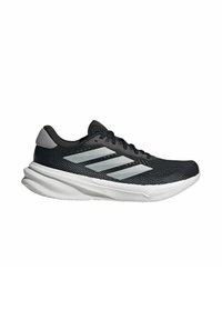 Chaussure de sport noire avec une tige en mesh texturé, trois bandes réfléchissantes blanches, et une semelle blanche rembourrée. Bout rond et col rembourré.