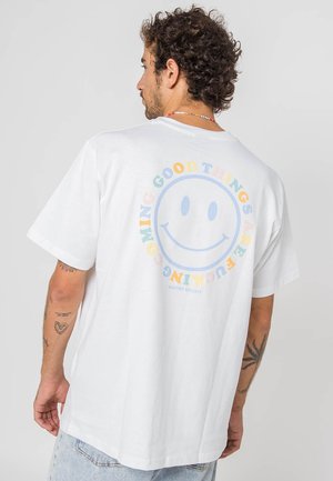 Kaotiko SMILE UNISEX - Μπλουζάκι με στάμπα - white