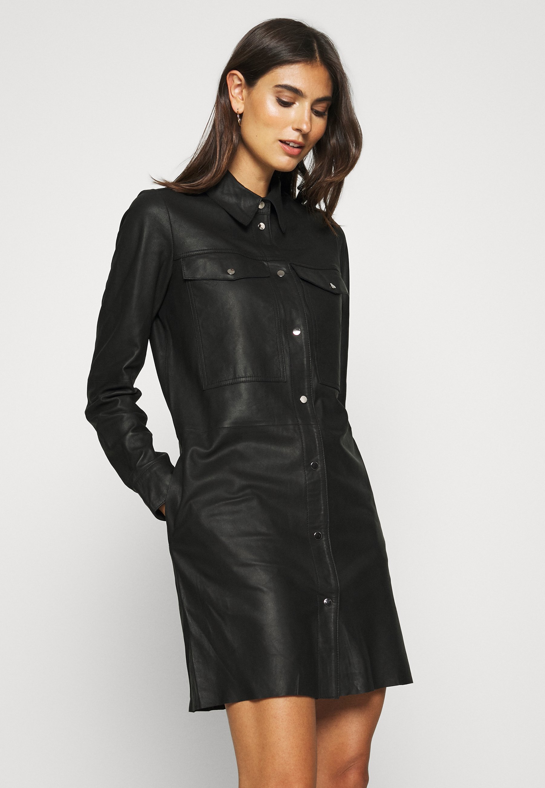 Culture CUALINA Skjortklänning black Zalando.se Culture Skinnjacka black Zalando.se