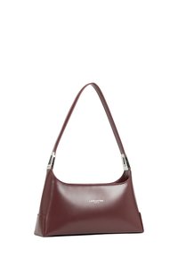 Borsa a spalla in pelle bordeaux con una forma strutturata, dettagli in hardware argentato e una texture liscia. Presenta il logo del marchio sul davanti.