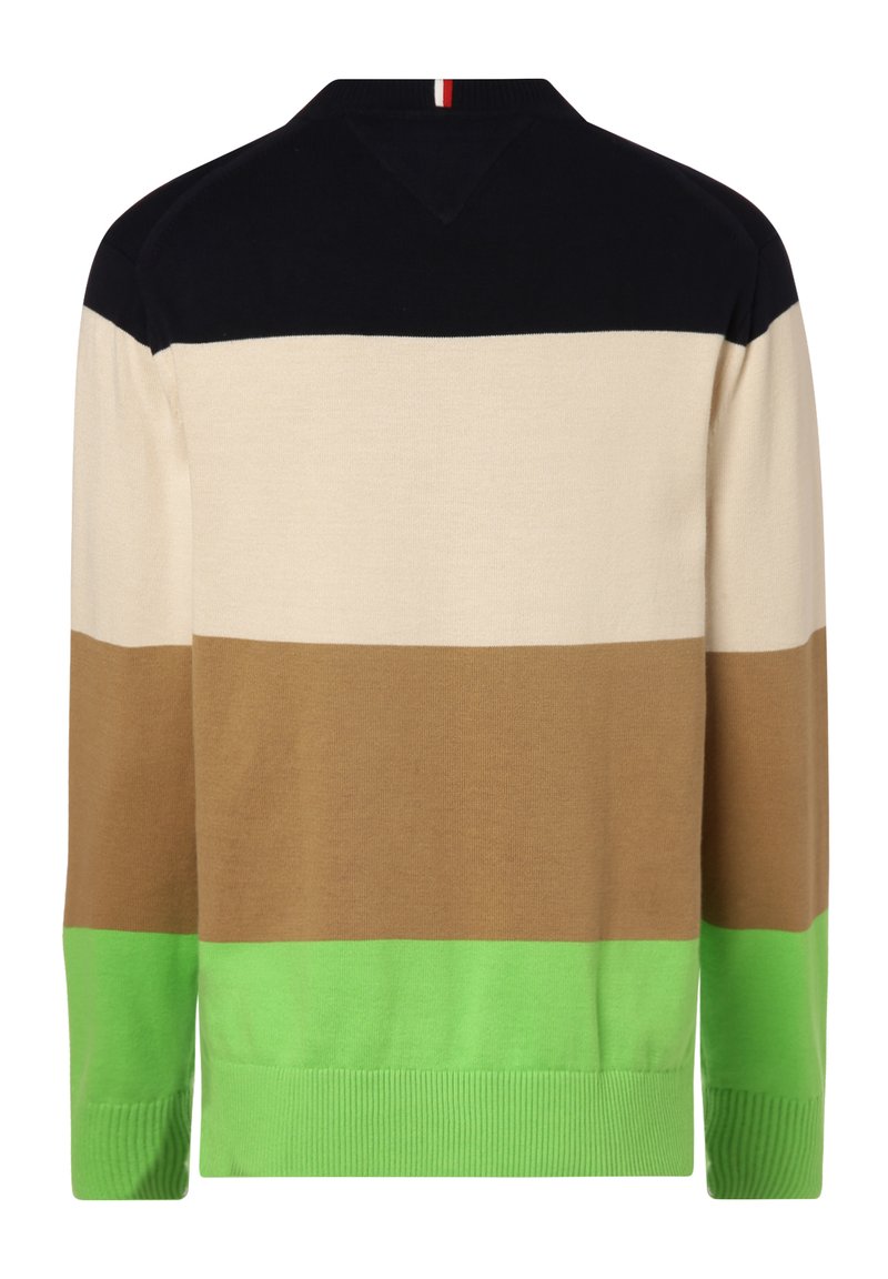 Gestreifter Strickpullover in Marineblau, Beige, Braun und Grün. Verfügt über einen gerippten Saum und Kragen mit einem kleinen roten und weißen Akzent auf der Rückseite.
