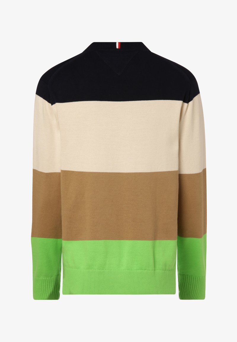 Gestreifter Strickpullover in Marineblau, Beige, Braun und Grün. Verfügt über einen gerippten Saum und Kragen mit einem kleinen roten und weißen Akzent auf der Rückseite.