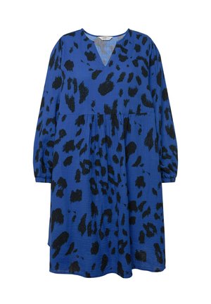 Robe bleue à manches longues, décolleté en V et imprimé léopard noir. Offre un design fluide et superposé en tissu texturé.