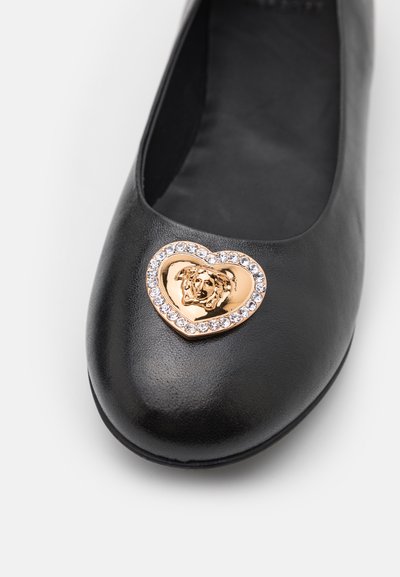 Versace CUORE LAMINATA - Μπαλαρίνες - nero/oro