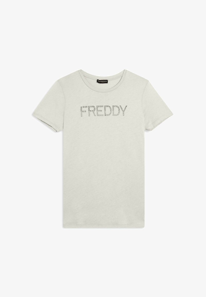 Camiseta de algodón gris claro con mangas cortas y cuello redondo. Presenta la palabra "FREDDY" en un diseño de puntos en el pecho.
