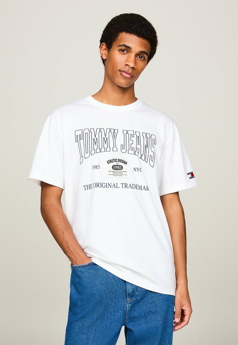 Tommy Jeans ARCHIVE LOGO - Camiseta estampada - white