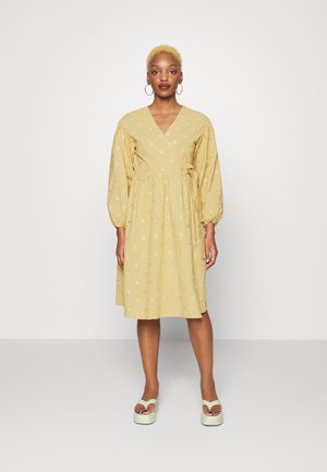 OBJTAMMY DRESS - Vestido de dia - light yellow