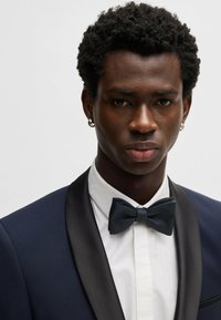 HUGO Butterfly - dark blue five
