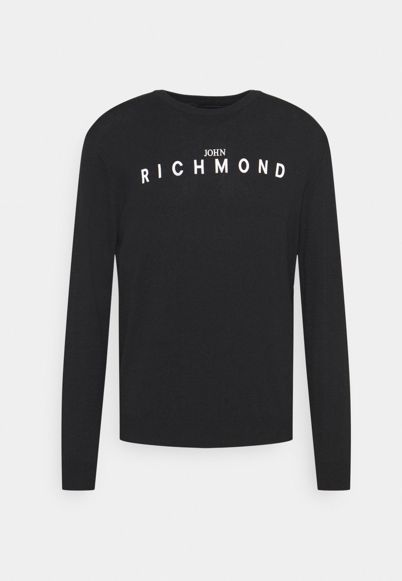 Chemise noire à manches longues et col rond avec le texte blanc "JOHN RICHMOND" courbé sur la poitrine.