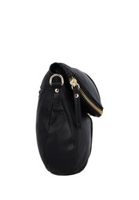 Schwarze Leder-Schultertasche mit goldenem Reißverschluss und Metallringdetail, von der Seite gezeigt mit teilweise geöffnetem Reißverschlussklappe.