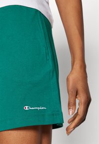 Champion ICONS SHORTS SMALL LOGO - Pantalón corto de deporte - dark green