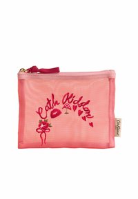 Průhledná růžová síťová taštička s vyšitým logem "Cath Kidston", dekorativními prvky včetně květin a srdíček, a se zipovým uzávěrem.