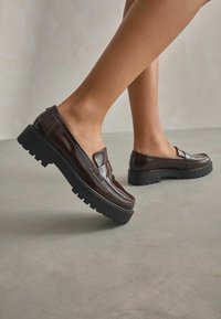 Next FOREVER COMFORT - REGULAR FIT - Chaussons - brown