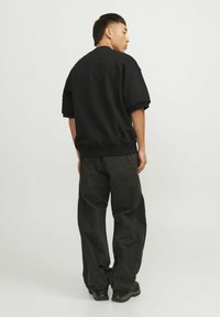 Jack & Jones MIT RUNDHALS - T-shirts basic - black