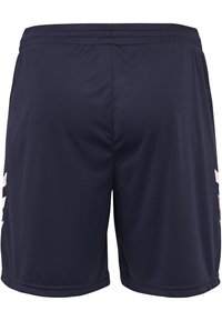 Marineblå atletikshorts lavet af glat stof, med et pink logo og stribedetaljer på siden samt en elastisk talje for komfort.