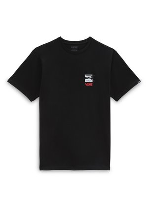 T-shirt Vans noir à manches courtes avec petit logo Vans blanc et rouge et un motif sur le côté gauche de la poitrine.